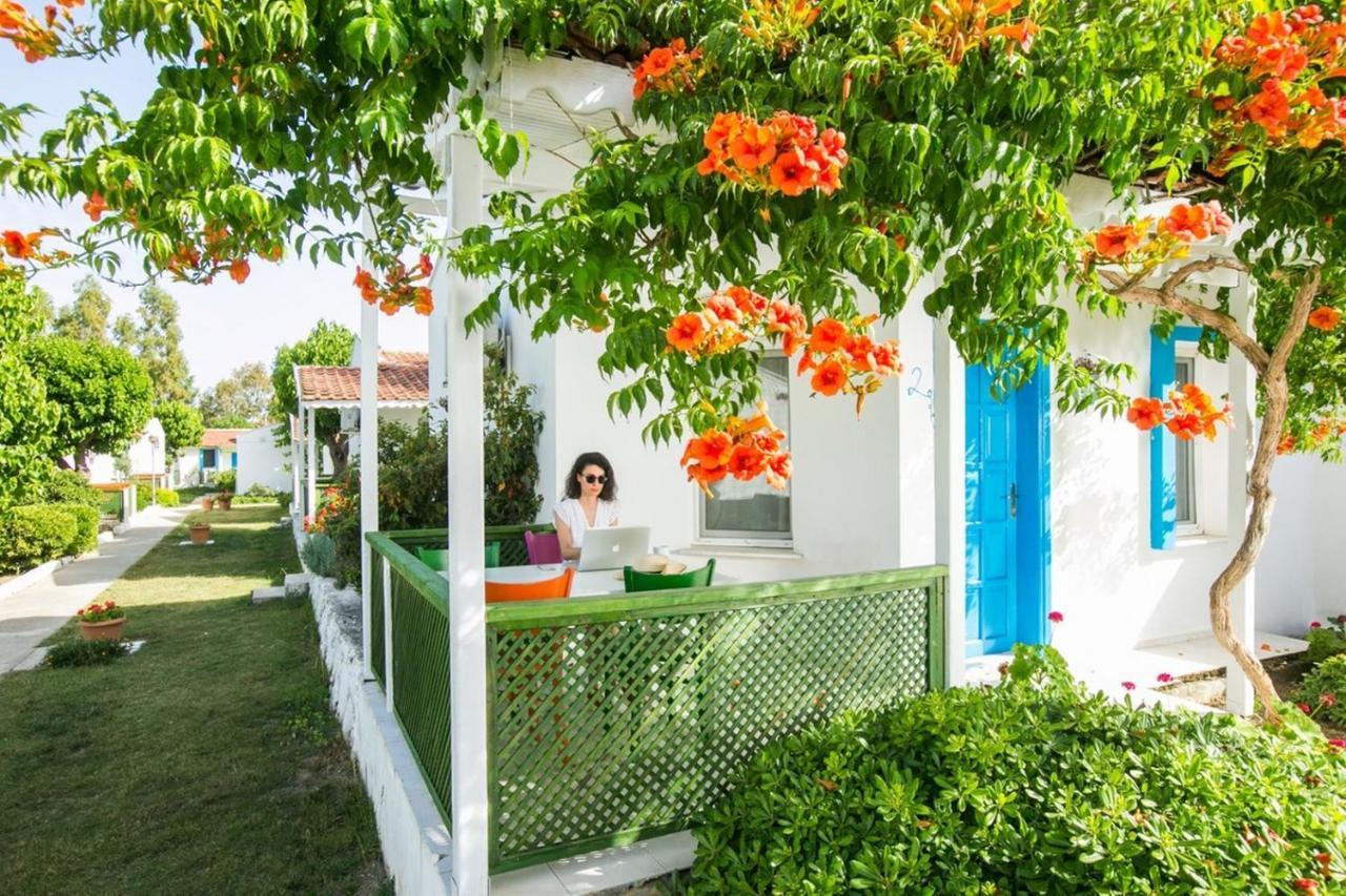Teos Ormanci Tatil Koyu Hotel Seferihisar Exterior foto